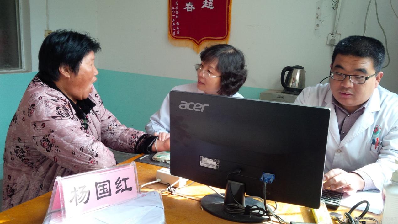 杨国红主委在义诊